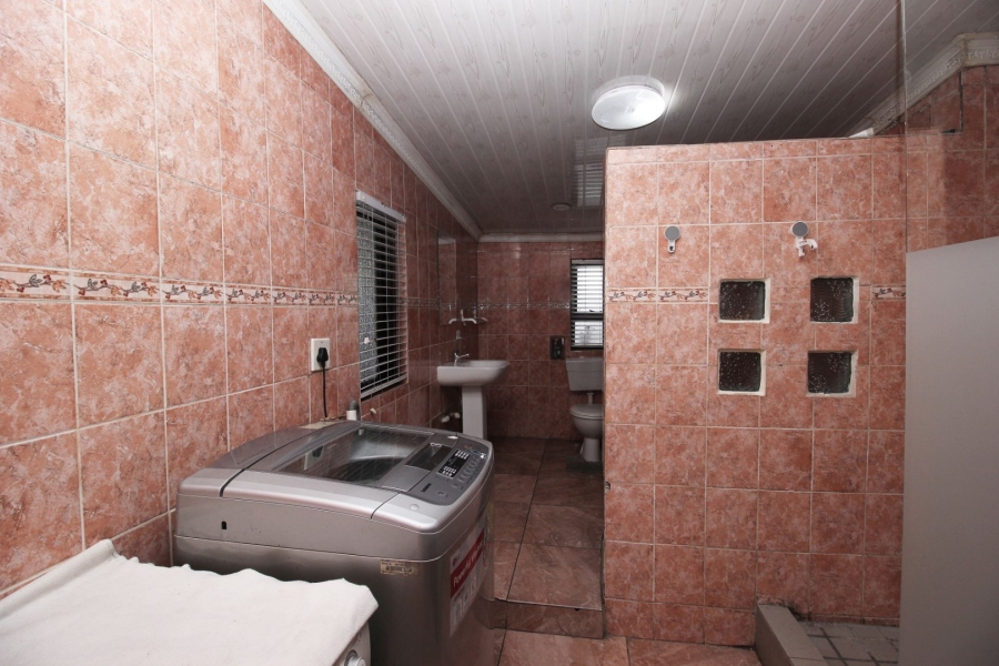 3 Bedroom Property for Sale in Silvertown Western Cape